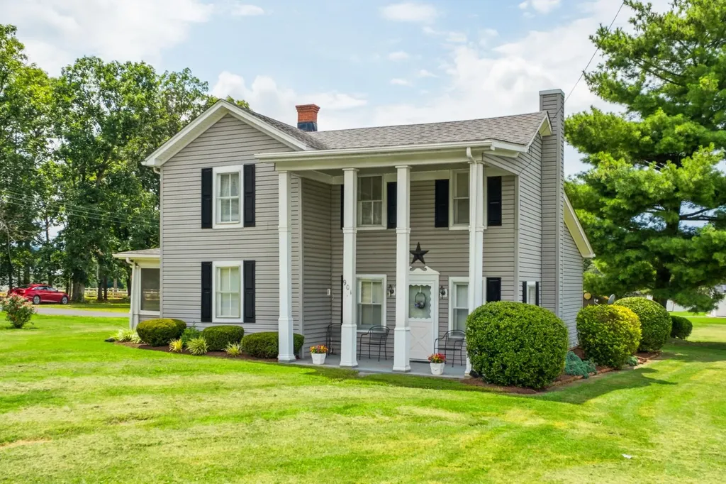 901 Augusta Avenue Grottoes VA 24441