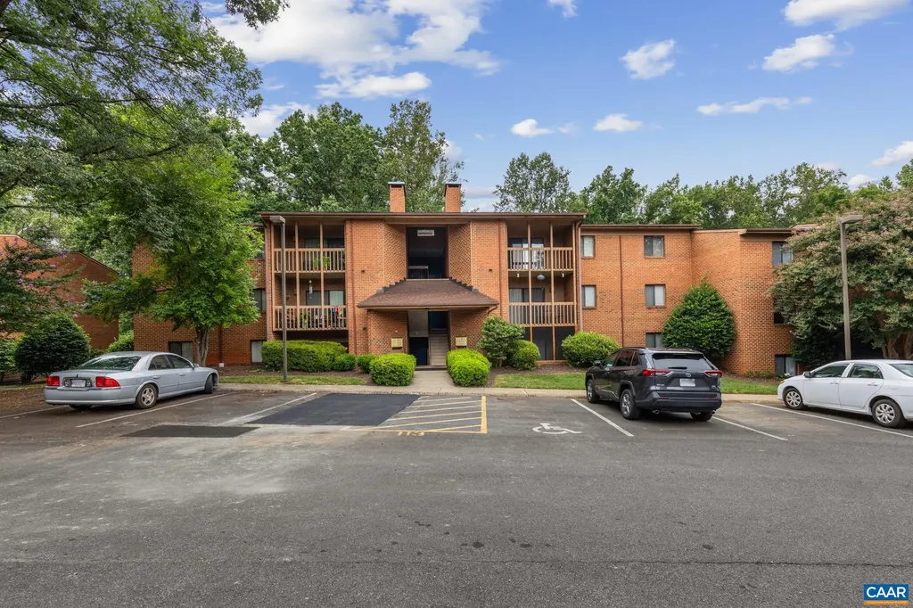 Charlottesville VA, 113 Turtle Creek Road, Unit 3