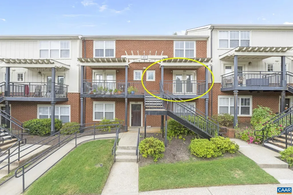 Charlottesville VA, 1625 Elmwood Court, Unit 204