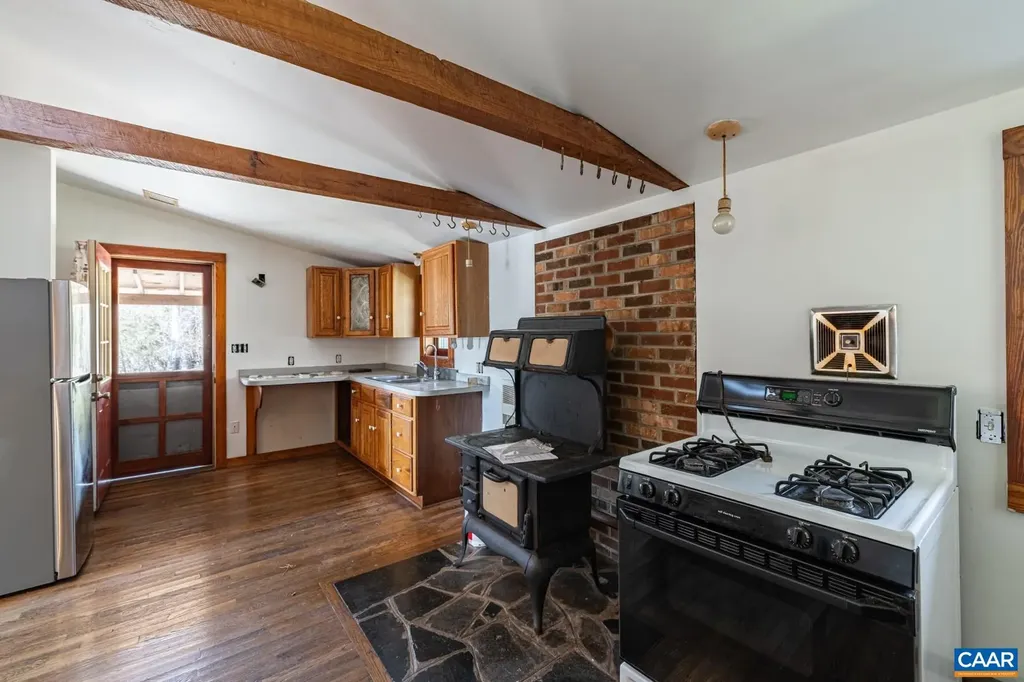 2143 Salem Road Schuyler VA 22969