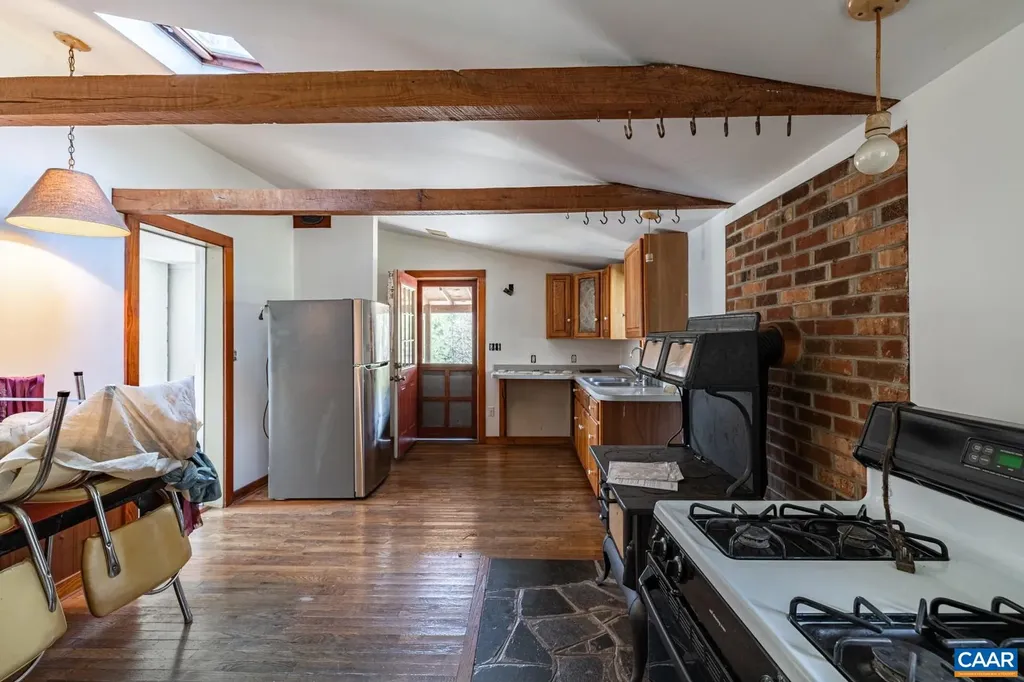 2143 Salem Road Schuyler VA 22969