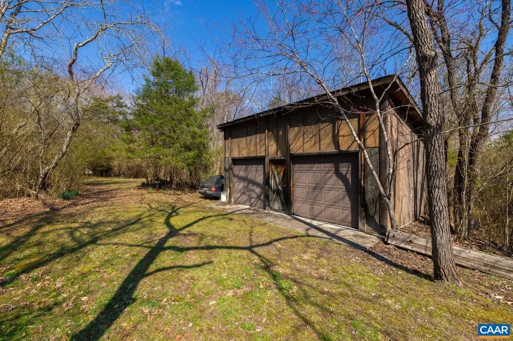 2143 Salem Road Schuyler VA 22969