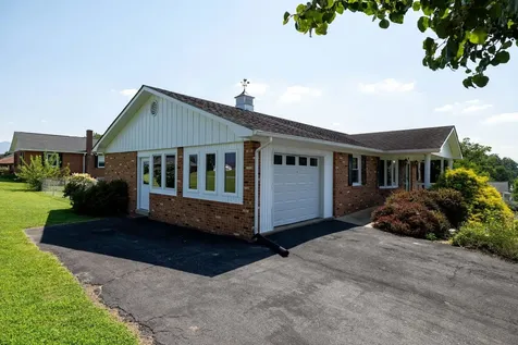 36 Canaan Street Luray VA 22835