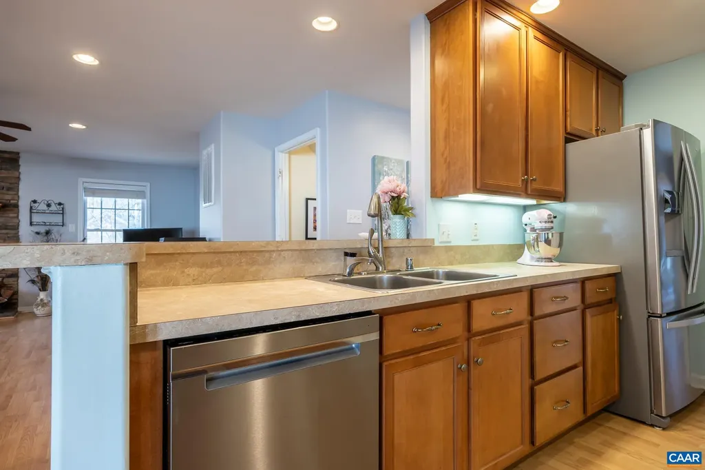 2102 Lakeshore Drive N Louisa VA 23093