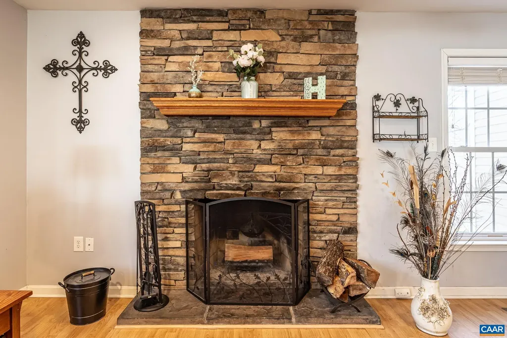 2102 Lakeshore Drive N Louisa VA 23093