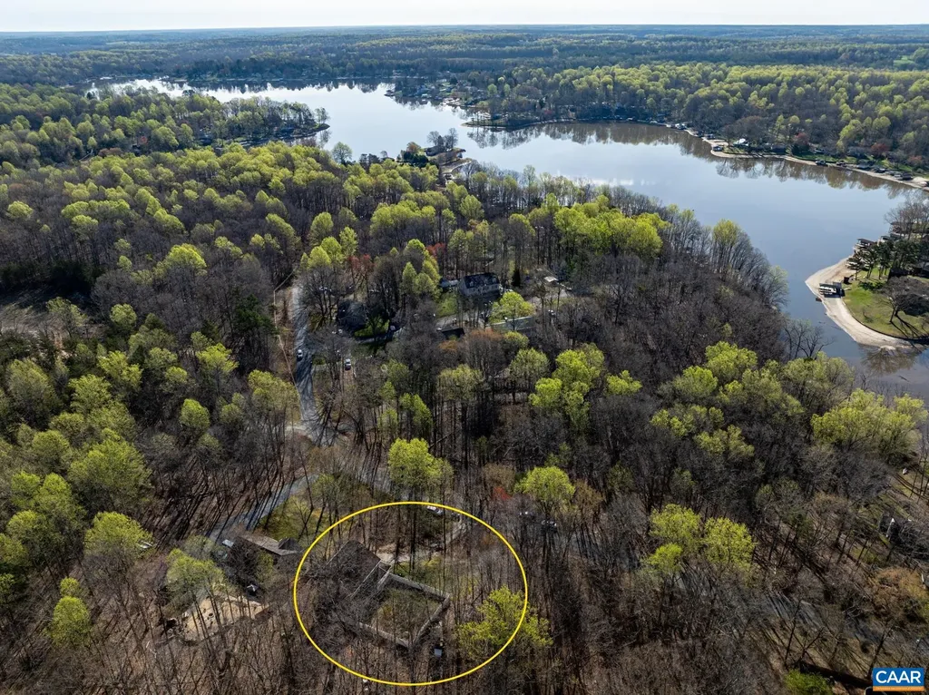 2102 Lakeshore Drive N Louisa VA 23093