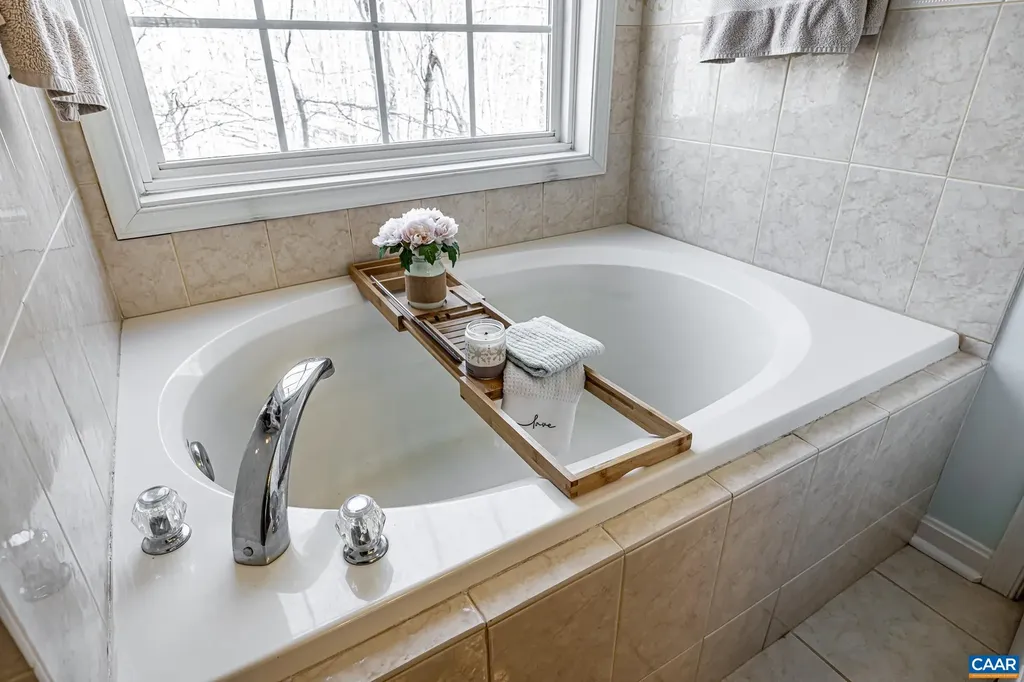 2102 Lakeshore Drive N Louisa VA 23093