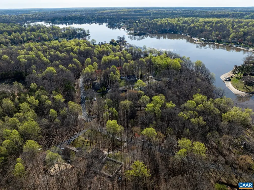 2102 Lakeshore Drive N Louisa VA 23093