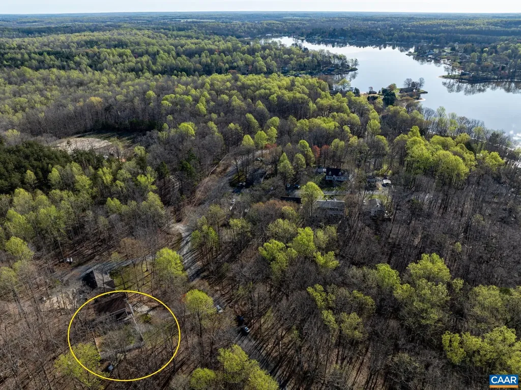 2102 Lakeshore Drive N Louisa VA 23093