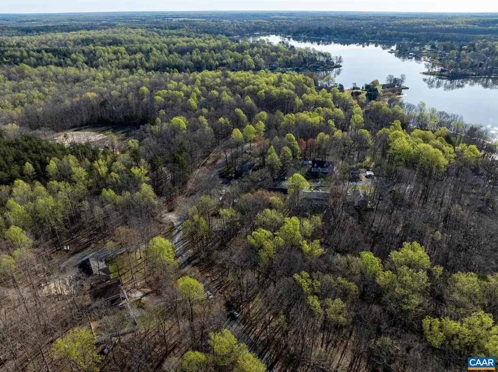 2102 Lakeshore Drive N Louisa VA 23093