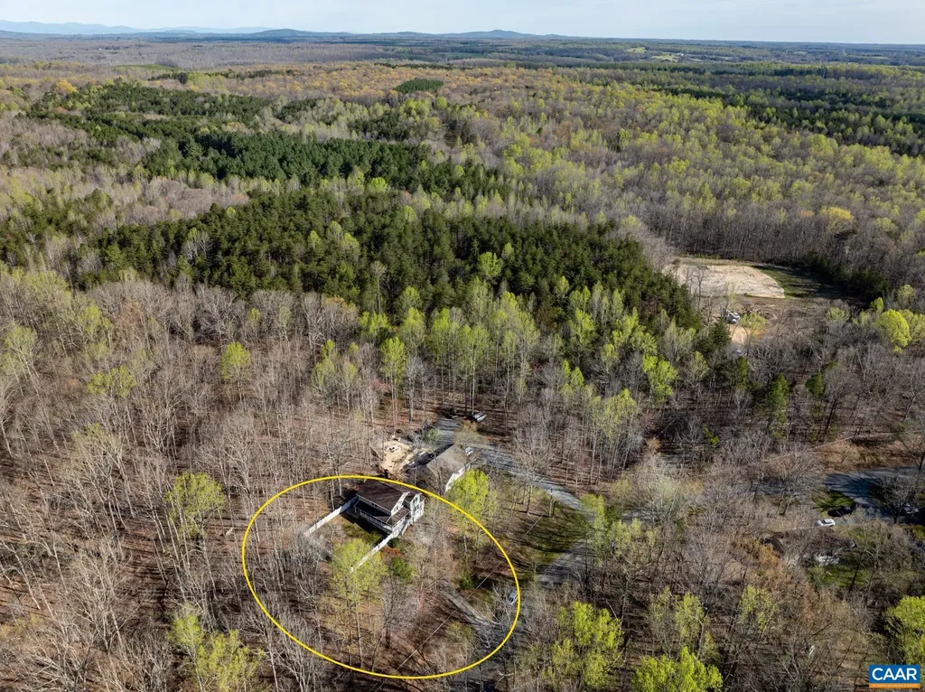 2102 Lakeshore Drive N Louisa VA 23093