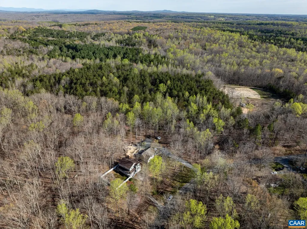 2102 Lakeshore Drive N Louisa VA 23093