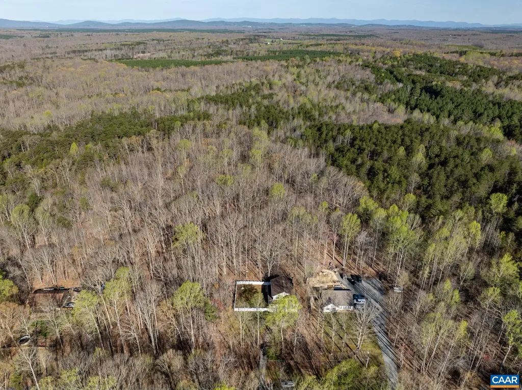 2102 Lakeshore Drive N Louisa VA 23093