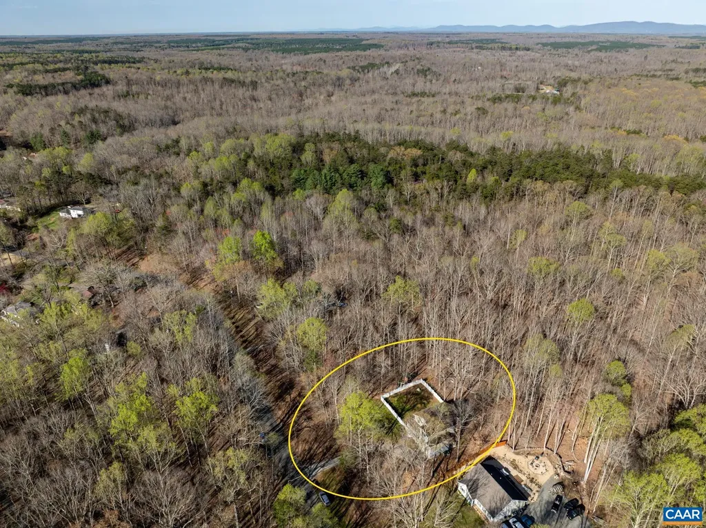 2102 Lakeshore Drive N Louisa VA 23093