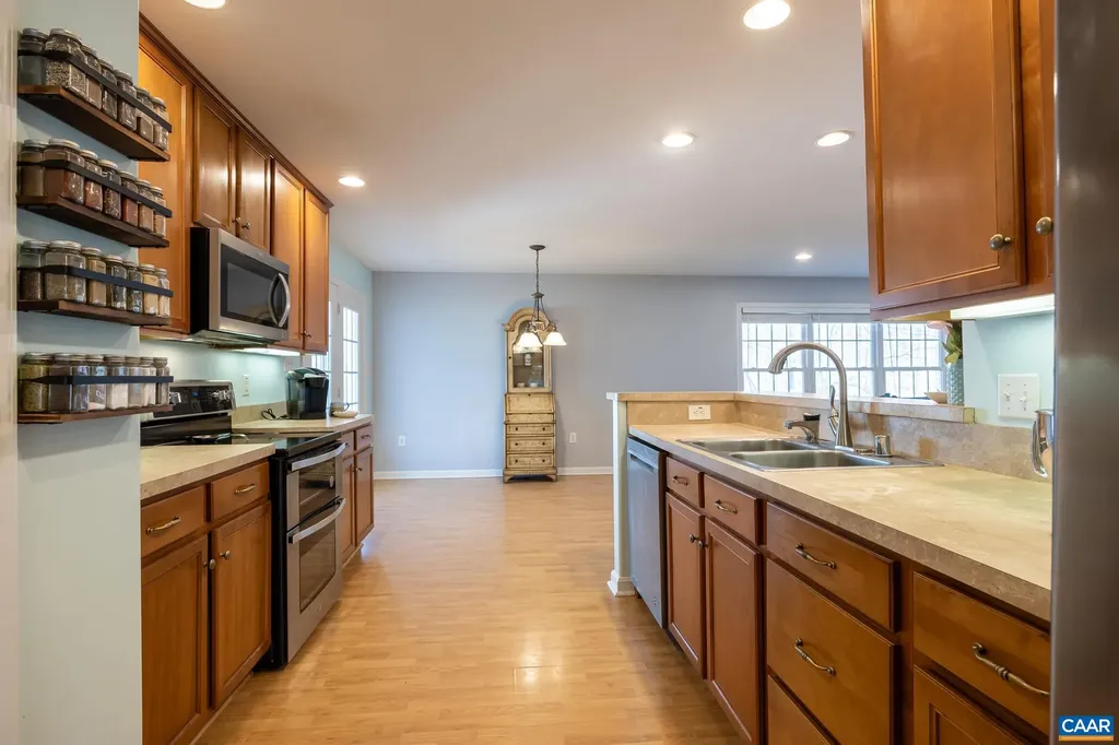 2102 Lakeshore Drive N Louisa VA 23093