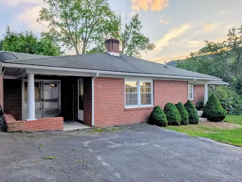 49 Kingstown Lane Hot Springs VA 24445