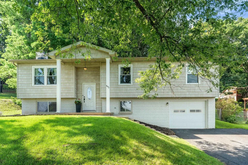 697 Alextine Drive Staunton VA 24401