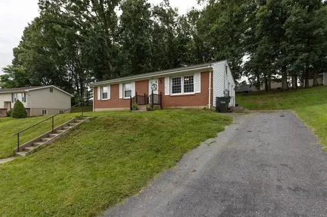 607 David Street Staunton VA 24401