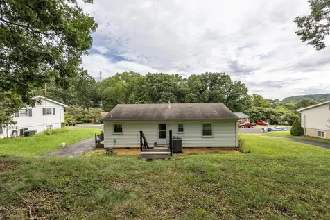 607 David Street Staunton VA 24401