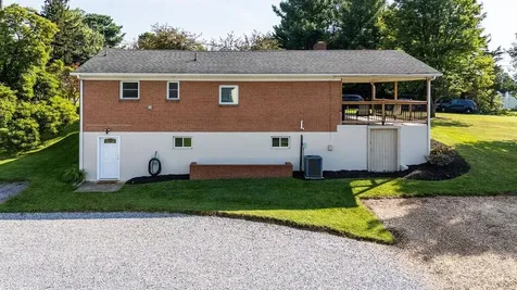 43 Walnut Street Fishersville VA 22939