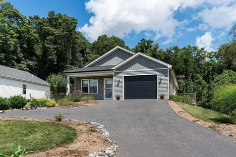 907 Powhatan Street Staunton VA 24401