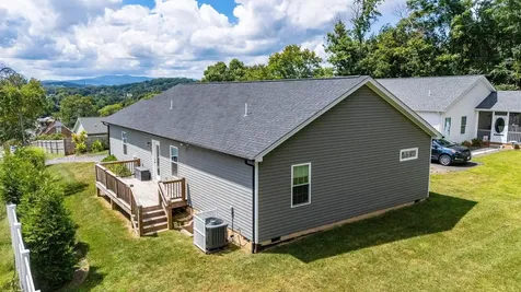 907 Powhatan Street Staunton VA 24401