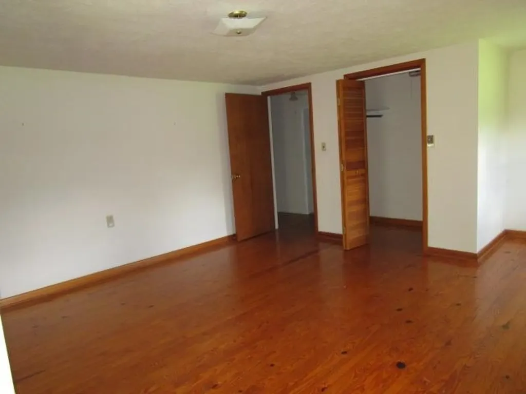 37 Oak Grove Lane Nellysford VA 22958