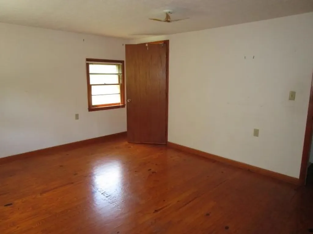 37 Oak Grove Lane Nellysford VA 22958