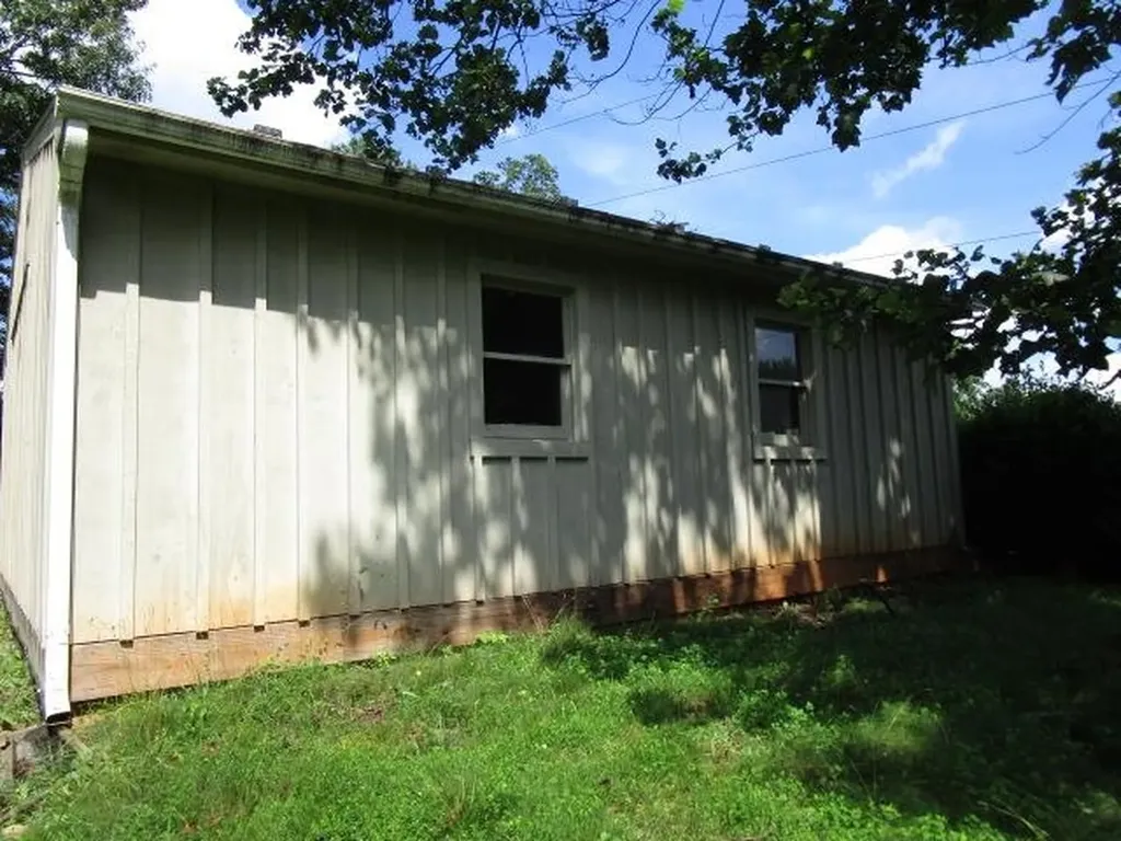 37 Oak Grove Lane Nellysford VA 22958