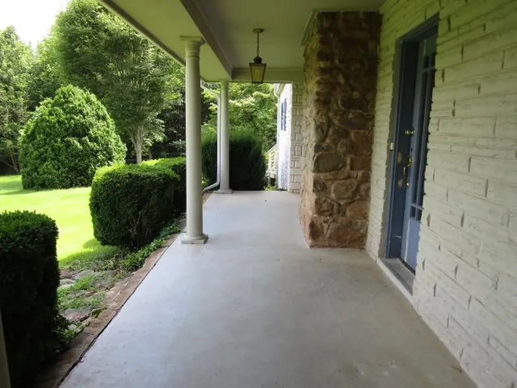 37 Oak Grove Lane Nellysford VA 22958