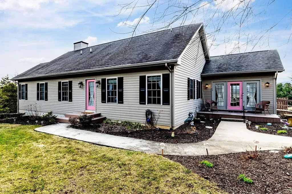 165 Howardsville Road Staunton VA 24401