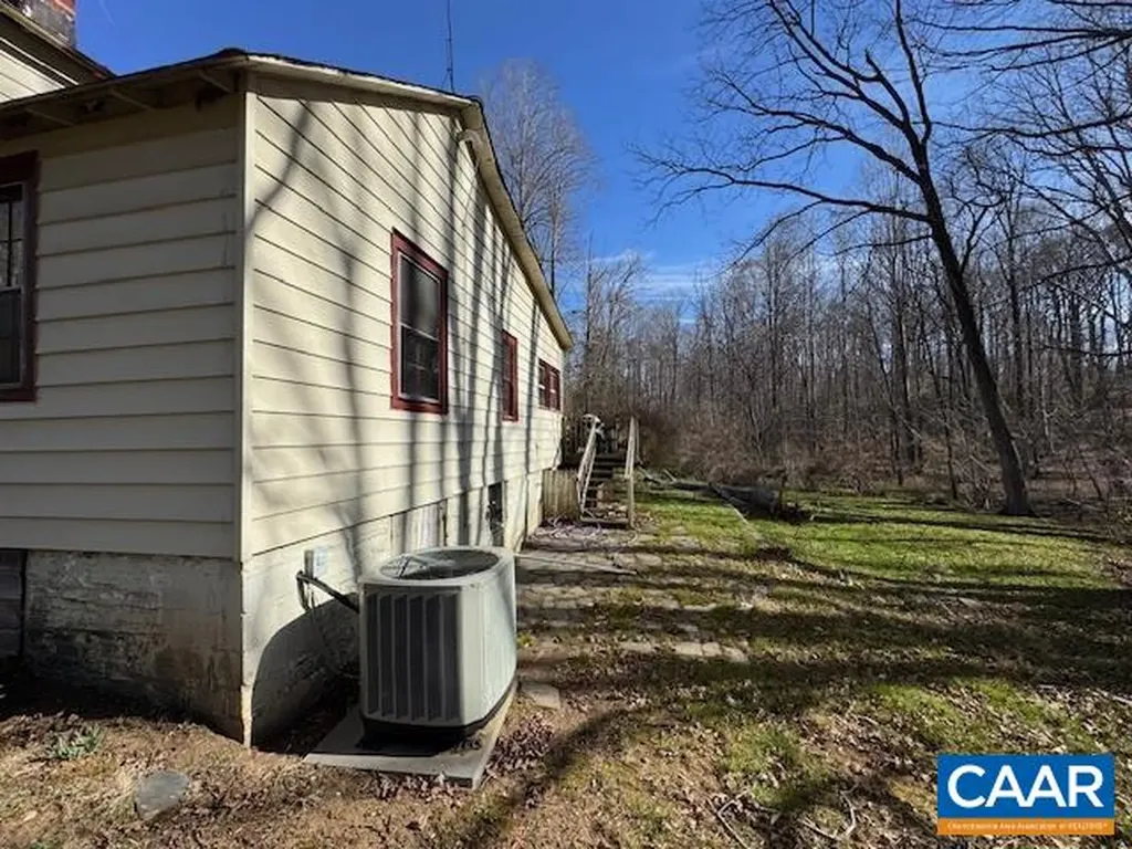 4473 Old Sand Road Schuyler VA 22969