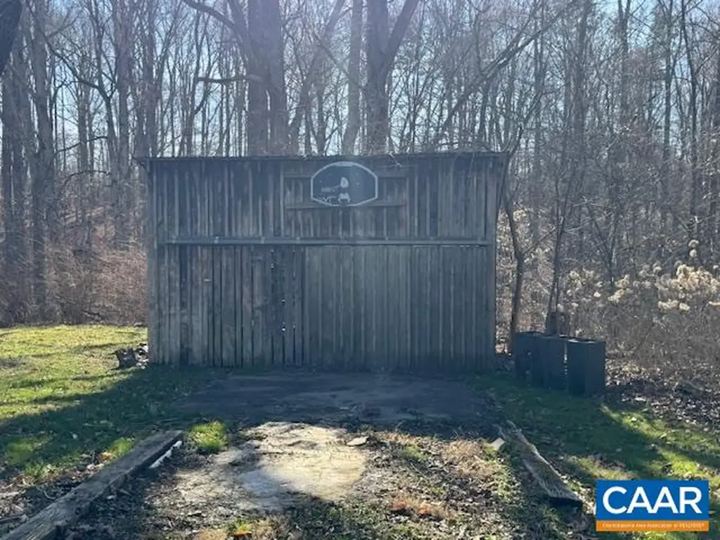 4473 Old Sand Road Schuyler VA 22969