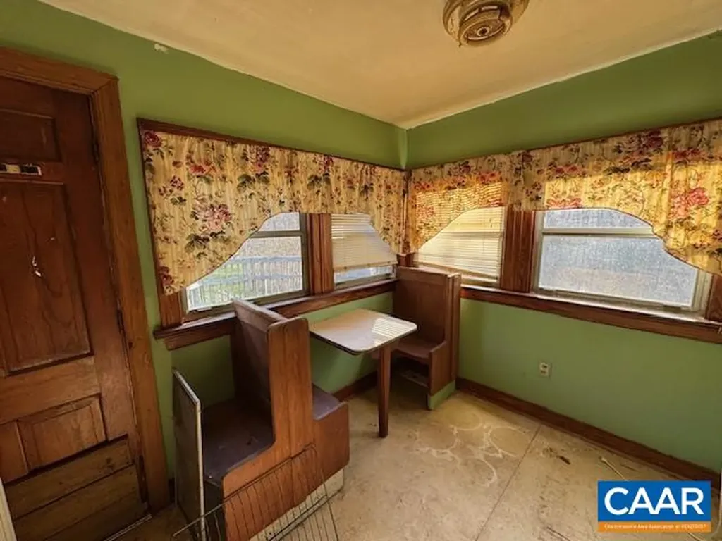 4473 Old Sand Road Schuyler VA 22969