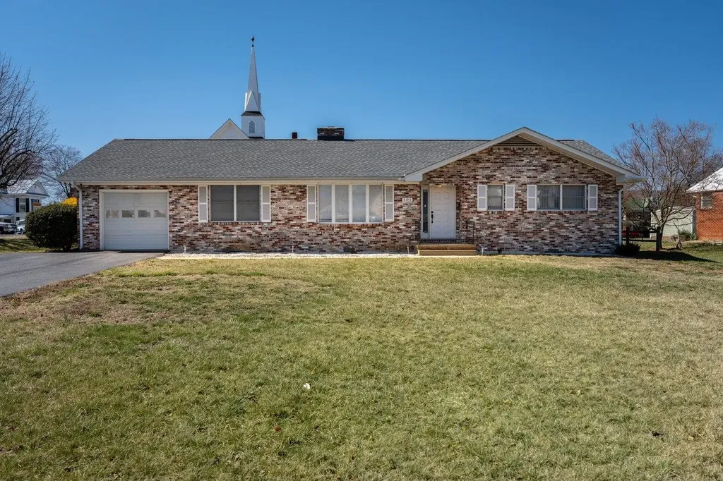 101 Hill Avenue Elkton VA 22827