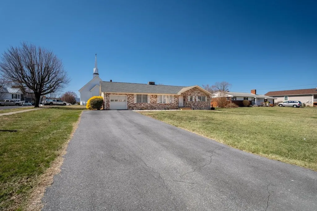 101 Hill Avenue Elkton VA 22827