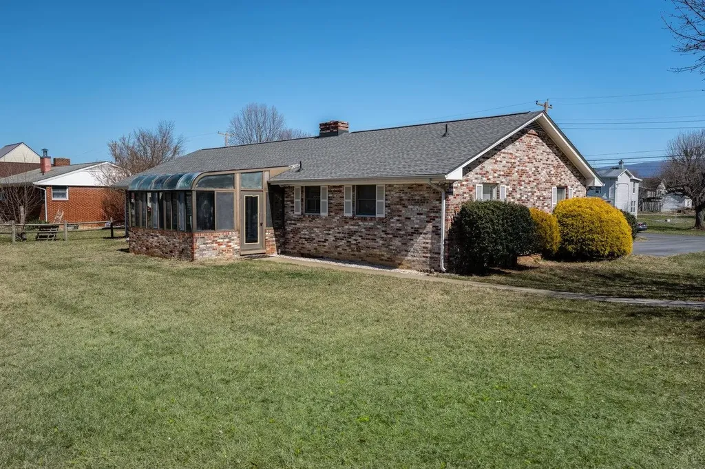 101 Hill Avenue Elkton VA 22827