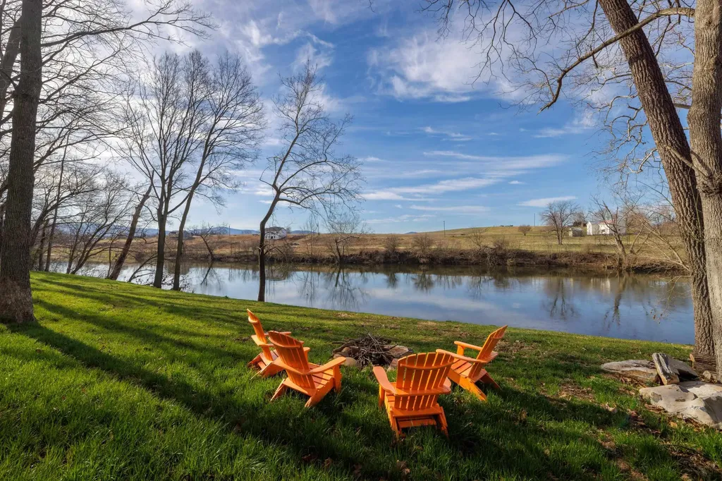 4453 Park Way Elkton VA 22827