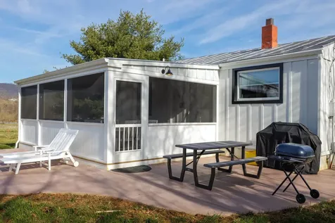 4453 Park Way Elkton VA 22827