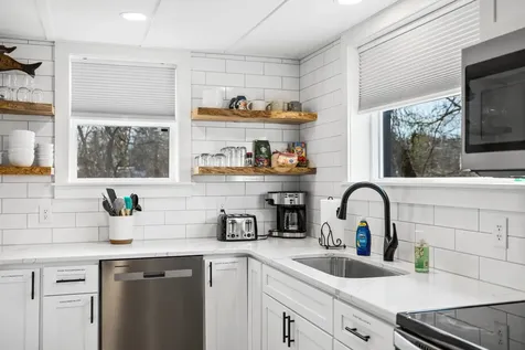 4453 Park Way Elkton VA 22827