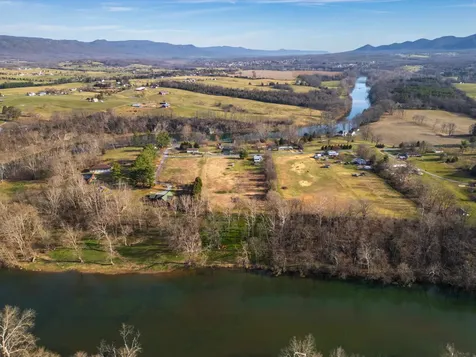 4453 Park Way Elkton VA 22827