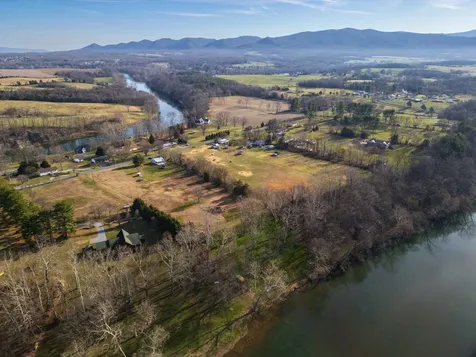 4453 Park Way Elkton VA 22827