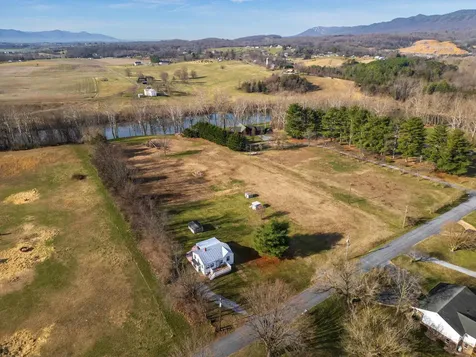 4453 Park Way Elkton VA 22827