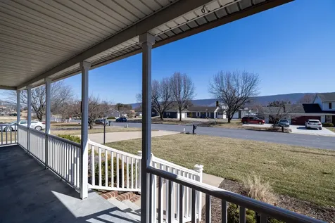 740 Jackson Street Woodstock VA 22664