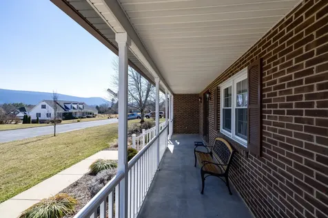 740 Jackson Street Woodstock VA 22664