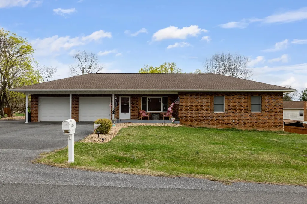 310 F Street Elkton VA 22827