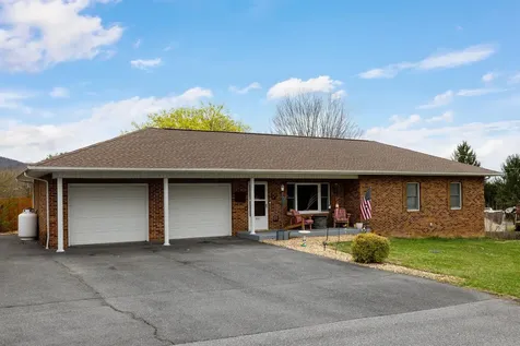 310 F Street Elkton VA 22827