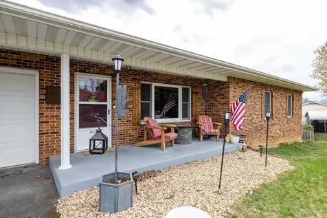310 F Street Elkton VA 22827