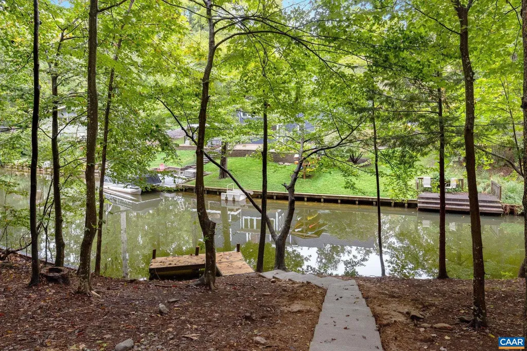 13 Chatham Lane Palmyra VA 22963