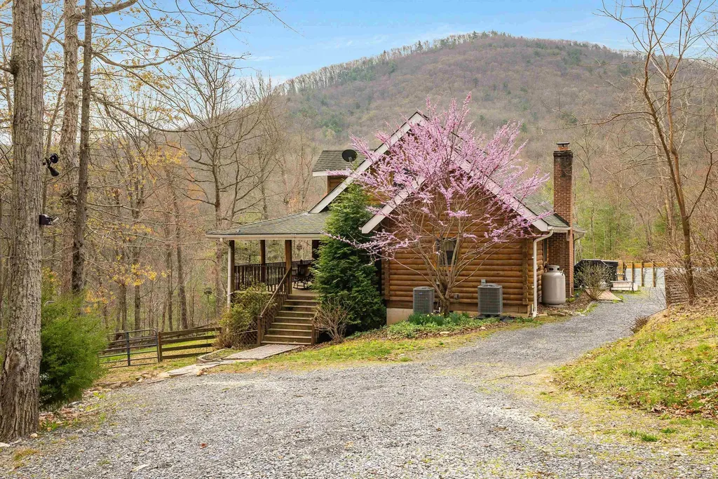 2025 Cutbank Lane Elkton VA 22827